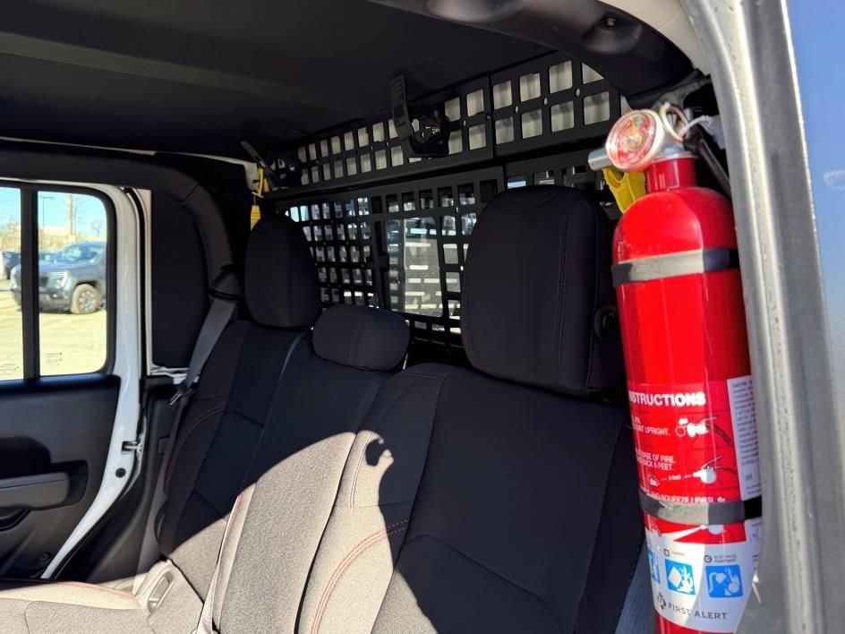 Used 2023 Jeep Gladiator Rubicon w/ Cold Weather Group image 8