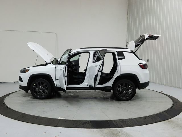 New 2026 Jeep Compass Latitude image 12