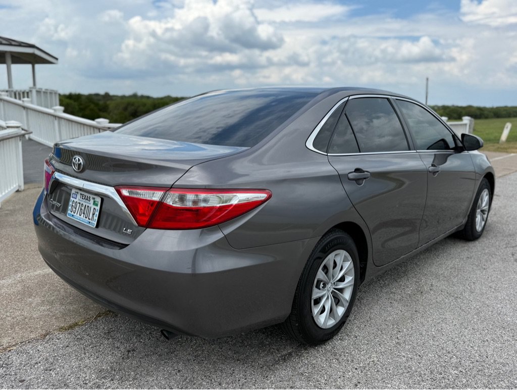 Used 2017 Toyota Camry LE FWD image 5