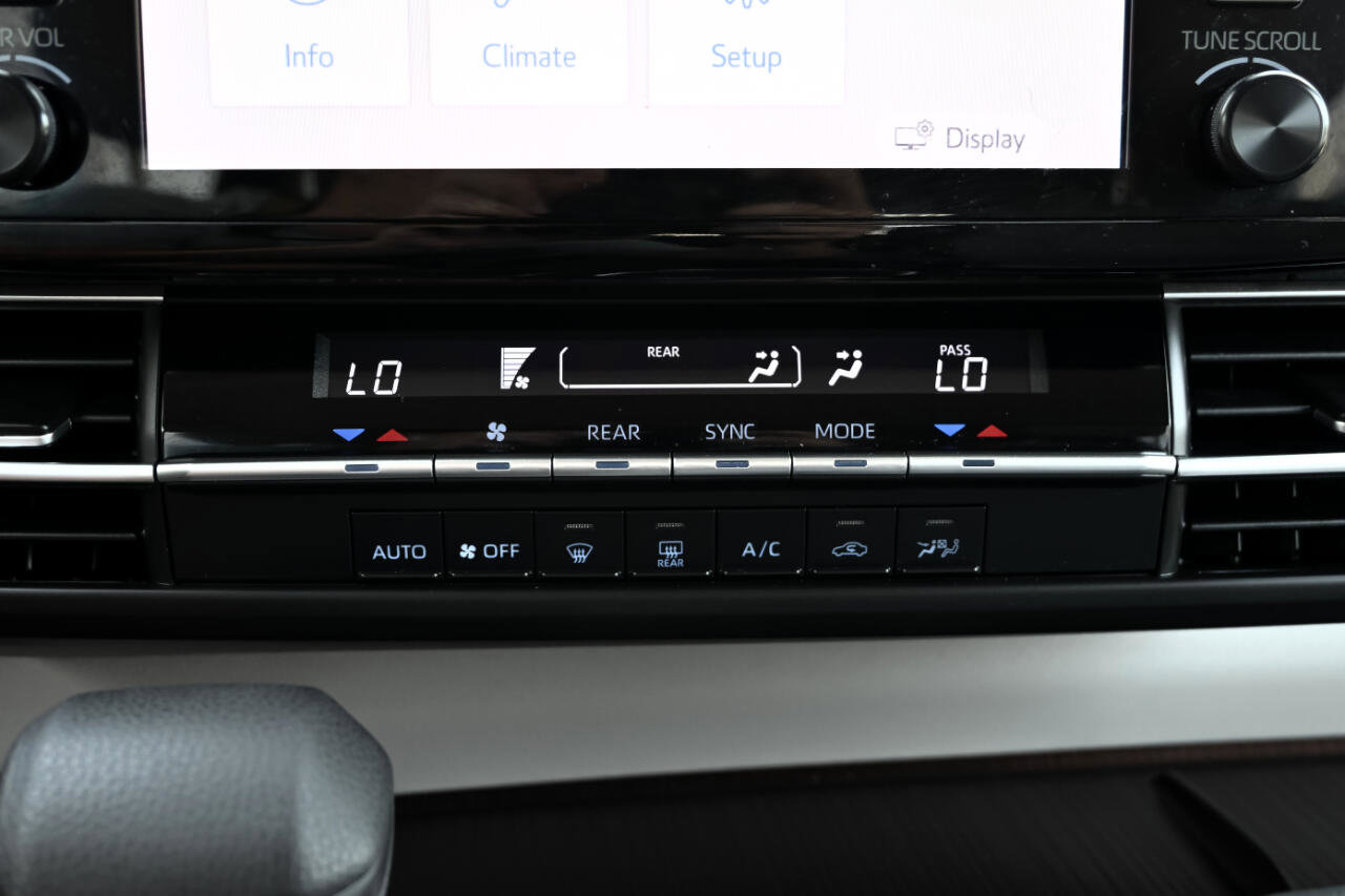 Used 2021 Toyota Sienna LE image 31