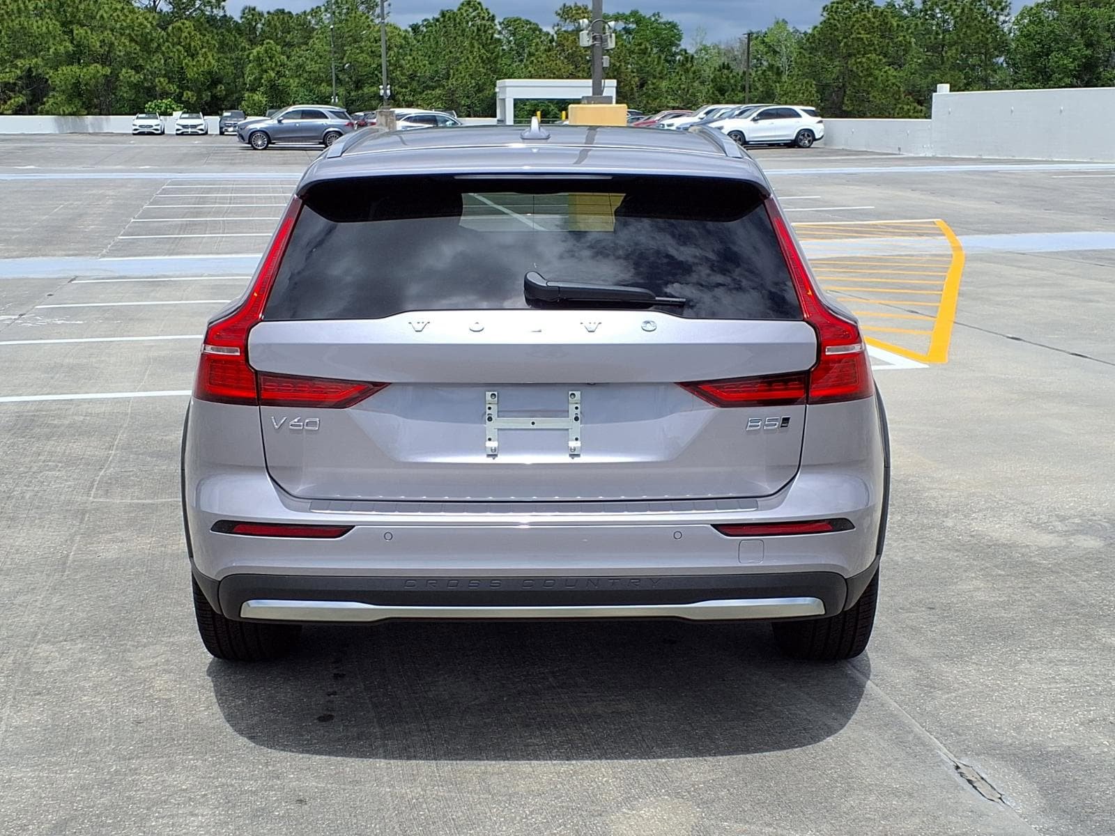 New 2026 Volvo V60 B5 Cross Country Plus w/ Protection Package Premier AWD/4WD image 6