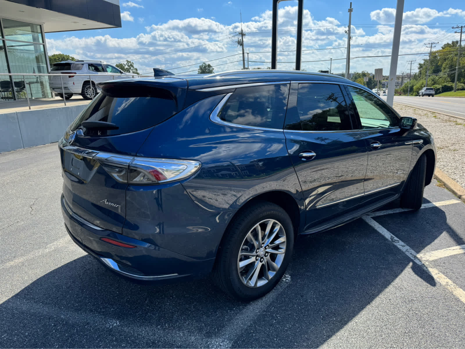 Used 2023 Buick Enclave Avenir w/ Avenir Technology Package AWD/4WD image 8