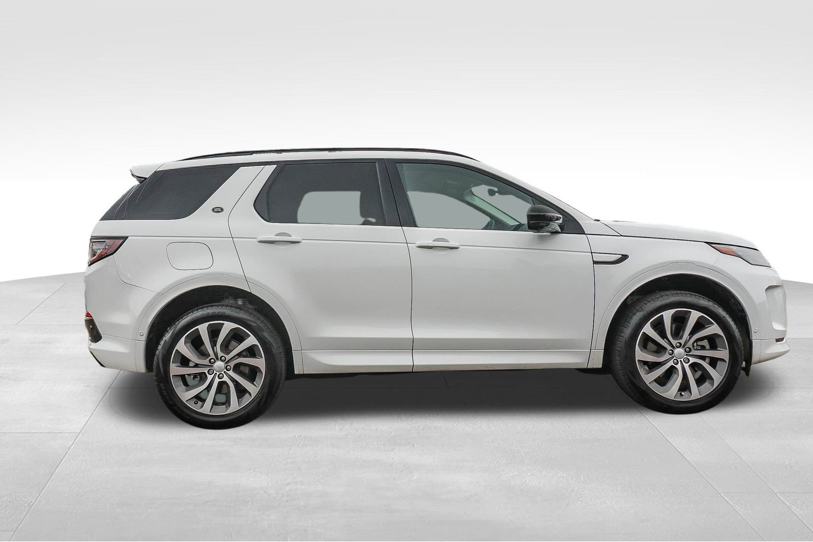 Used 2025 Land Rover Discovery Sport S image 4