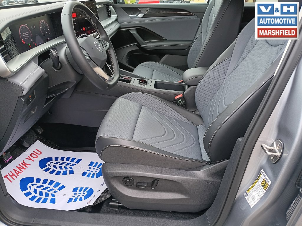 Used 2026 Volkswagen Tiguan SE AWD/4WD image 18