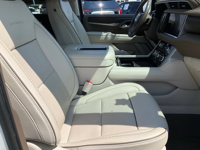 Used 2021 GMC Yukon Denali w/ Denali Ultimate Package AWD/4WD image 23