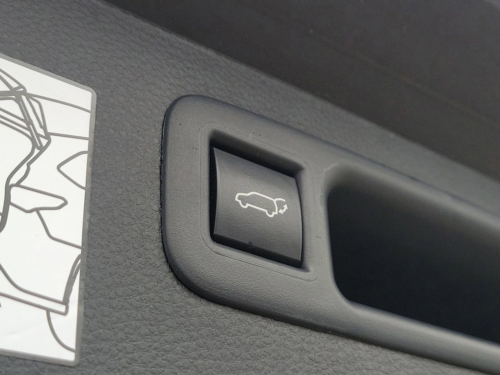 Used 2024 Toyota Highlander XLE AWD/4WD image 7