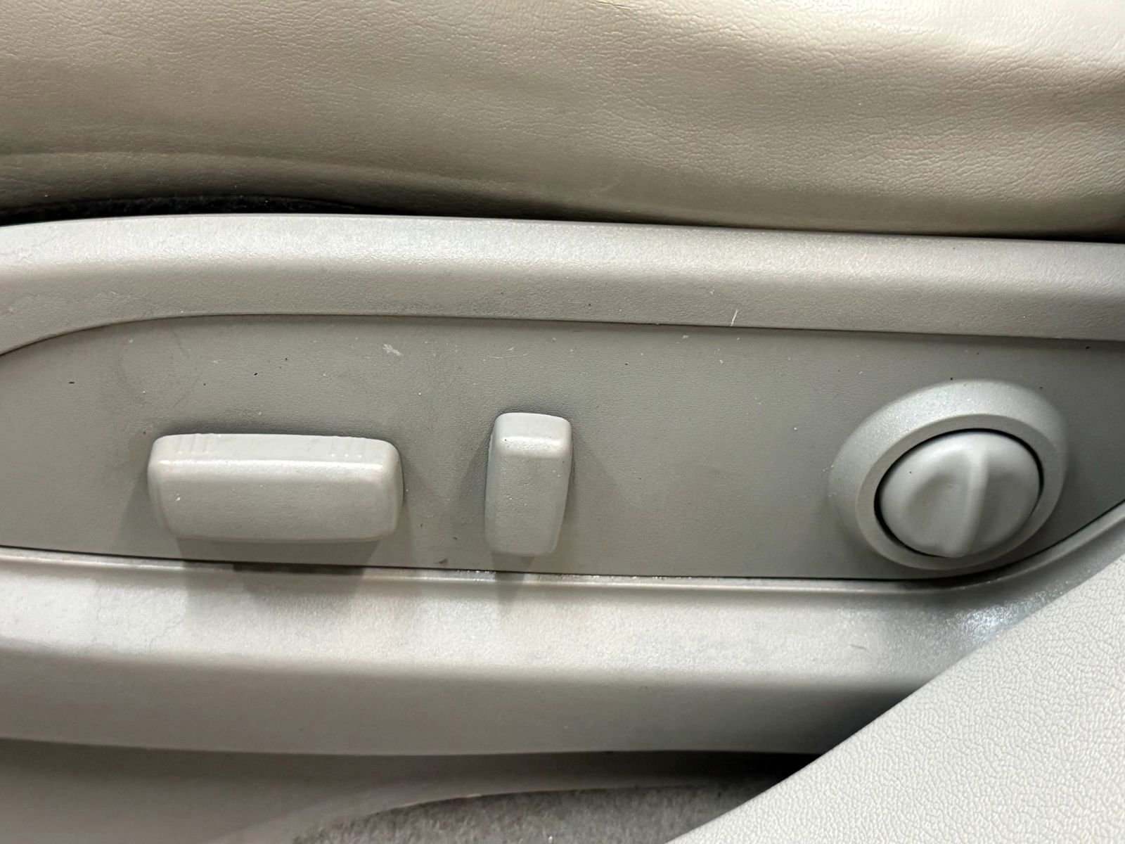 Used 2013 Buick Enclave Leather w/ LPO, Cargo Convenience Pkg image 28