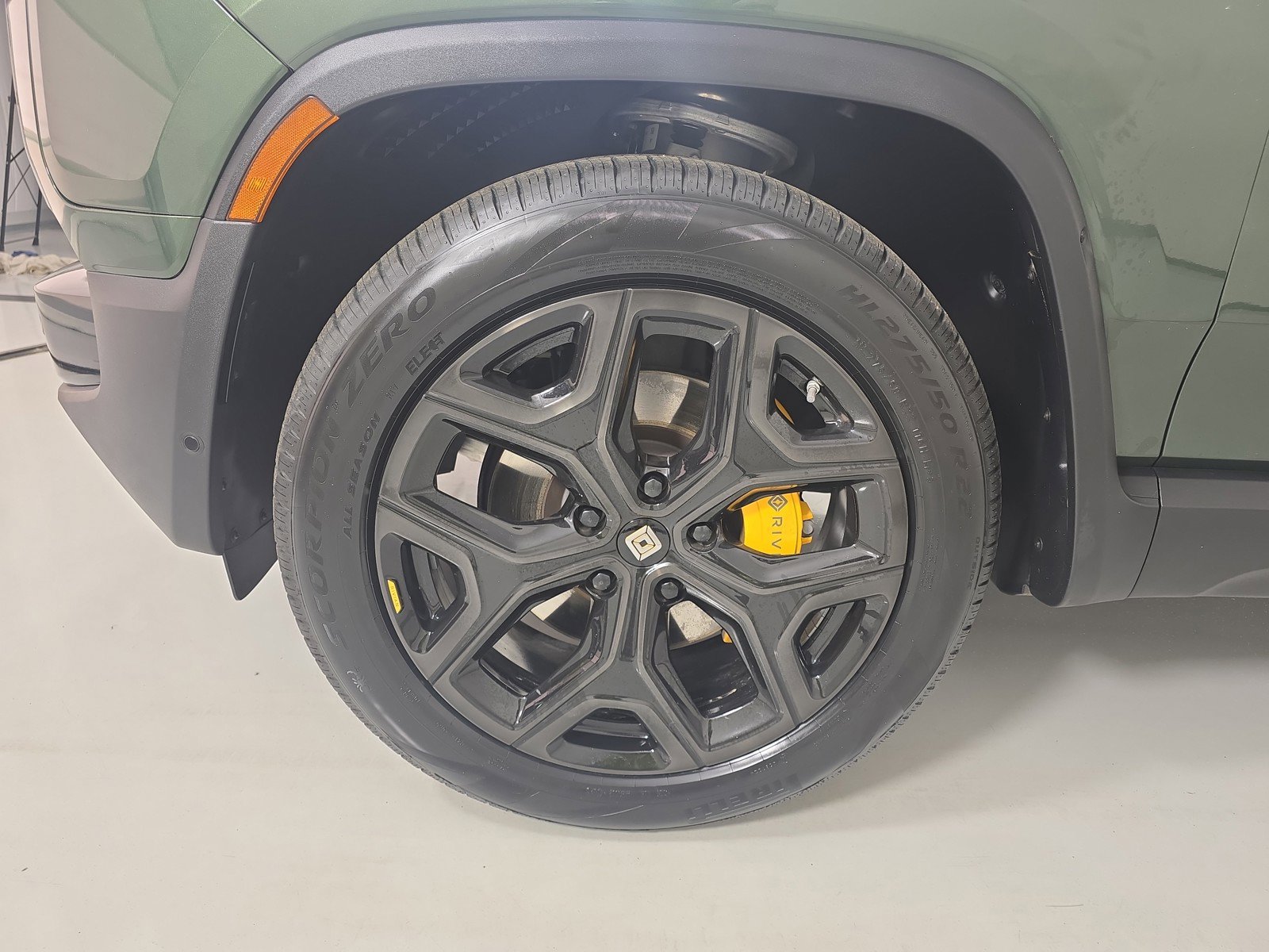 Used 2024 Rivian R1S Adventure AWD/4WD image 9