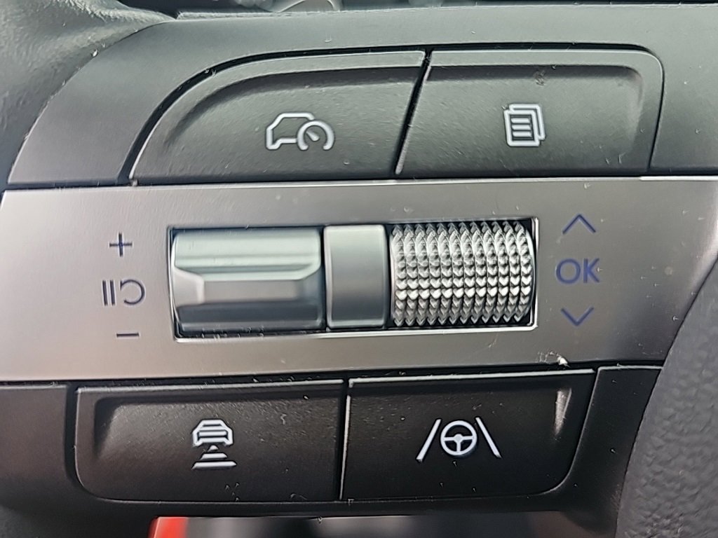 Used 2024 Hyundai Kona Limited image 18