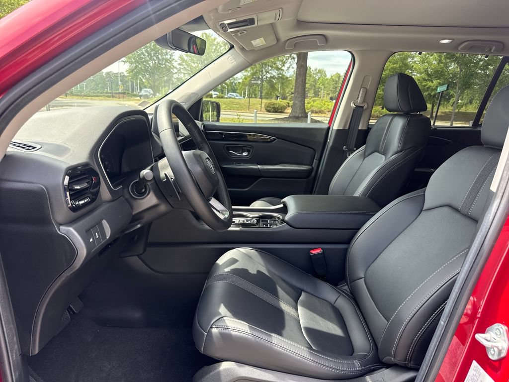 Certified 2025 Honda Pilot Touring image 13