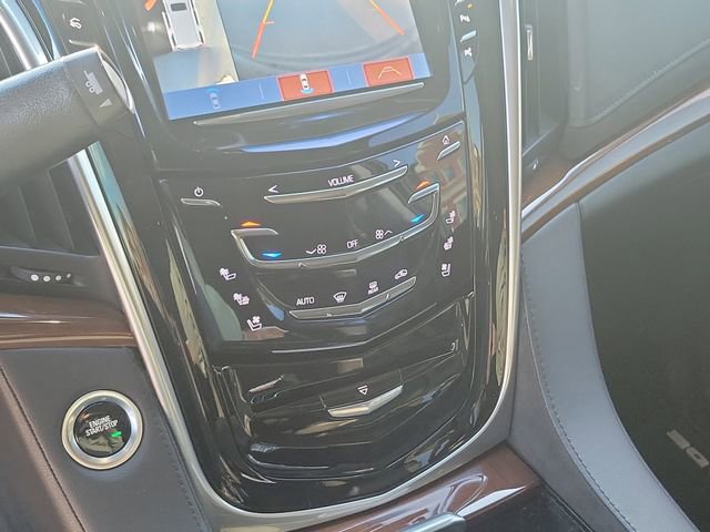 Used 2020 Cadillac Escalade Luxury w/ Escalade Sport Edition image 17