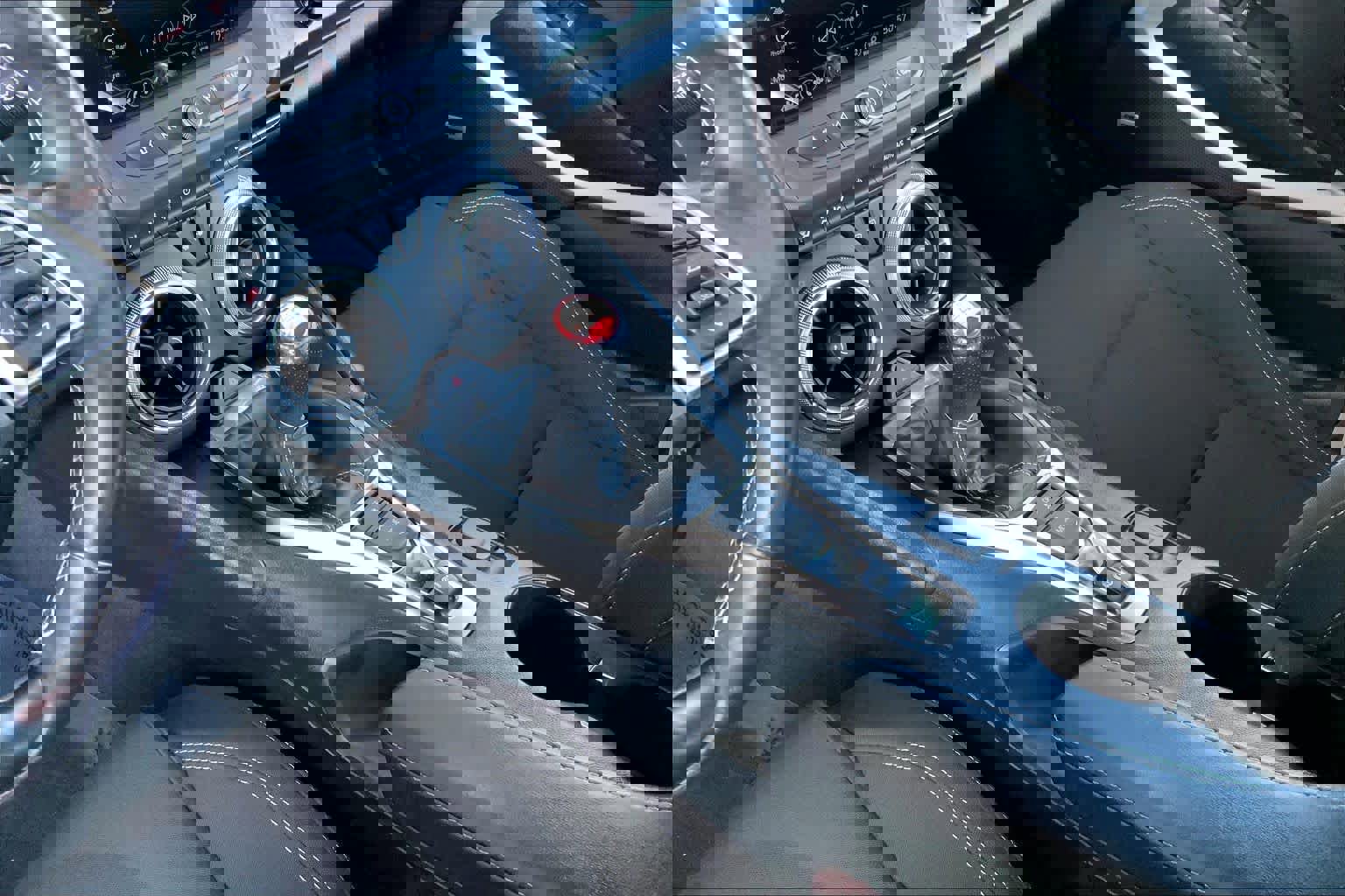 Used 2021 Chevrolet Camaro LT w/ Technology Package image 16