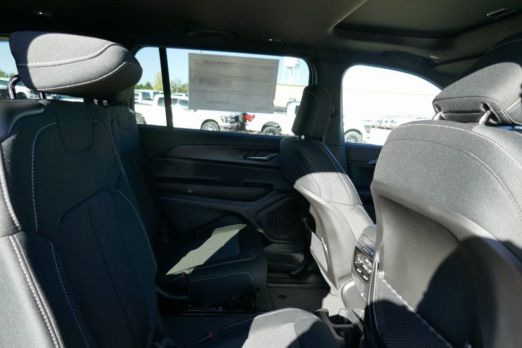 New 2025 Jeep Grand Cherokee L Laredo w/ Trailer Tow Package image 11