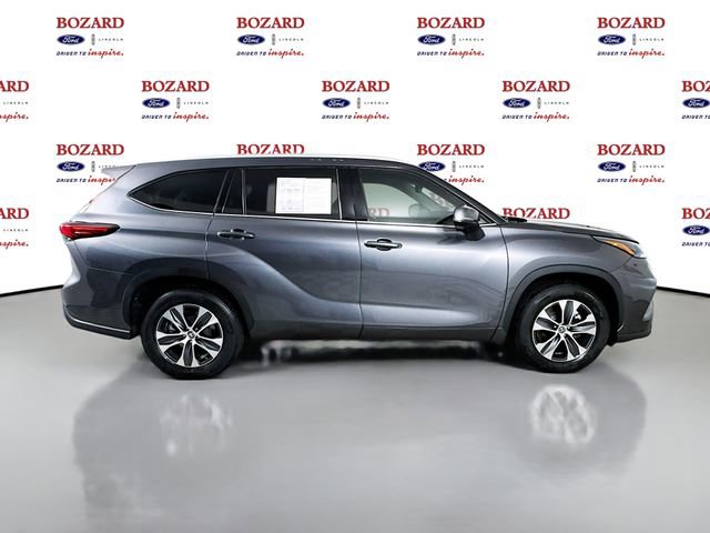 Used 2022 Toyota Highlander XLE image 9