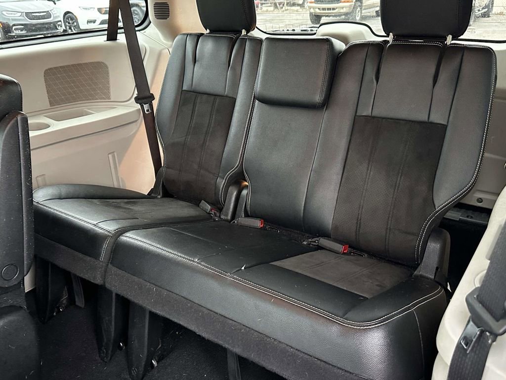 Used 2019 Dodge Grand Caravan SXT image 12