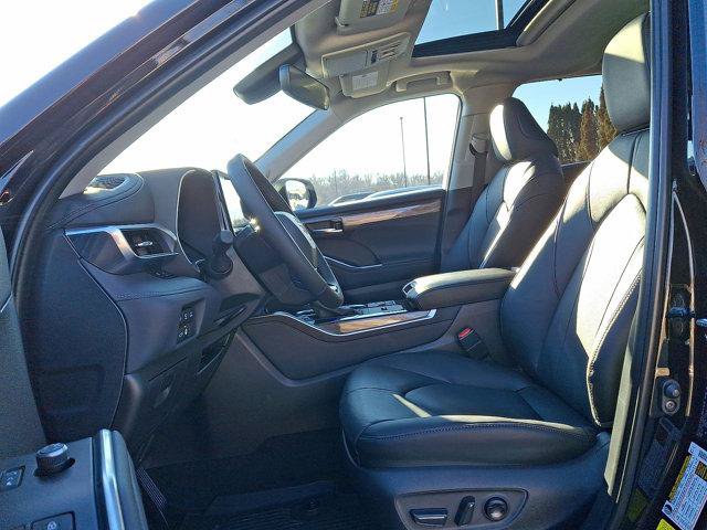 Certified 2026 Toyota Highlander Limited AWD/4WD image 12
