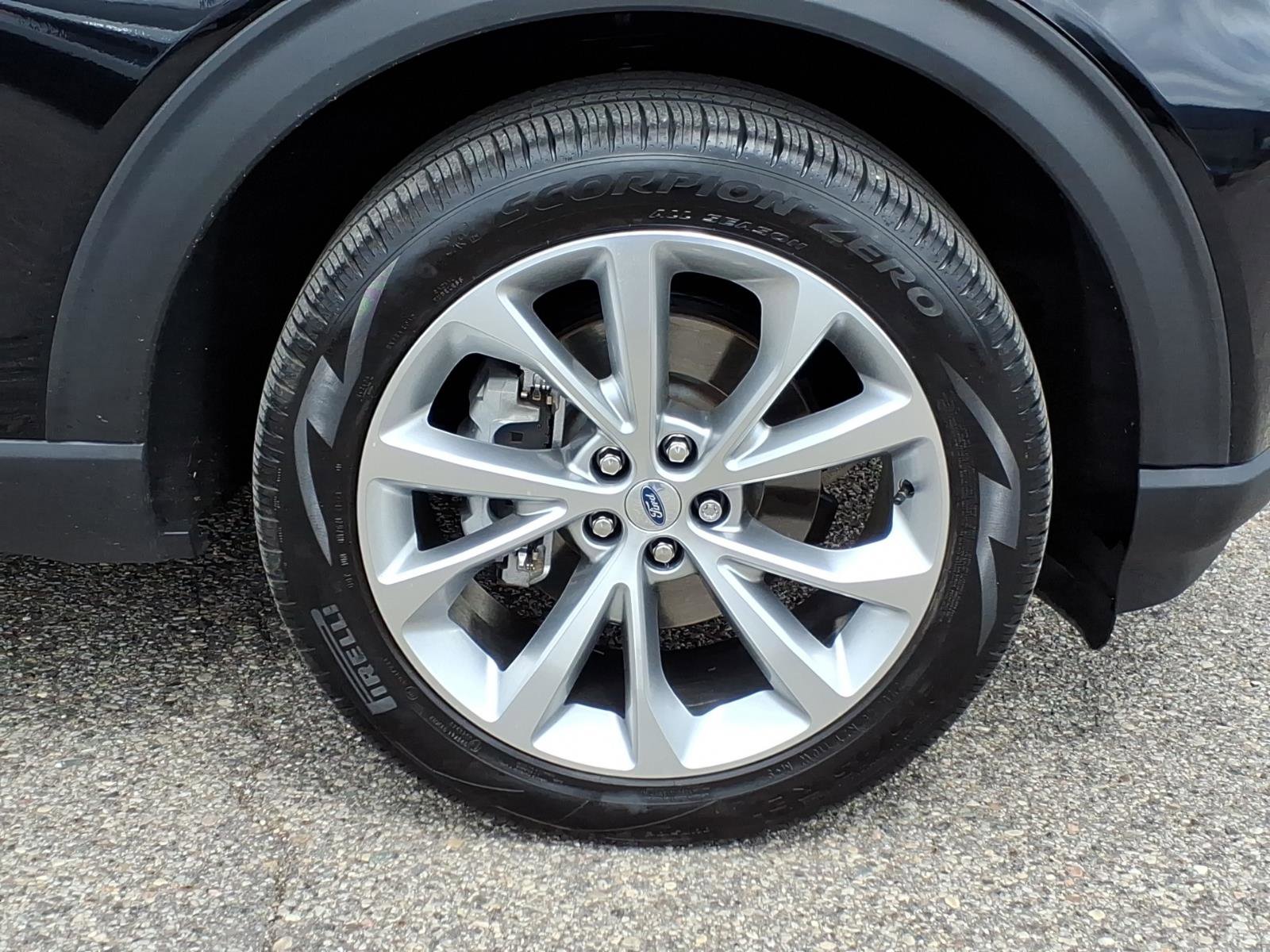 Used 2023 Ford Explorer Platinum w/ Technology Package AWD/4WD image 10