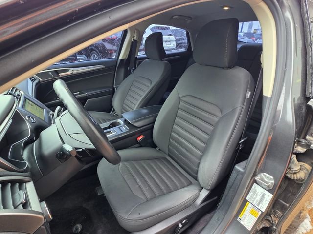 Used 2017 Ford Fusion SE w/ Fusion SE Technology Package FWD image 9