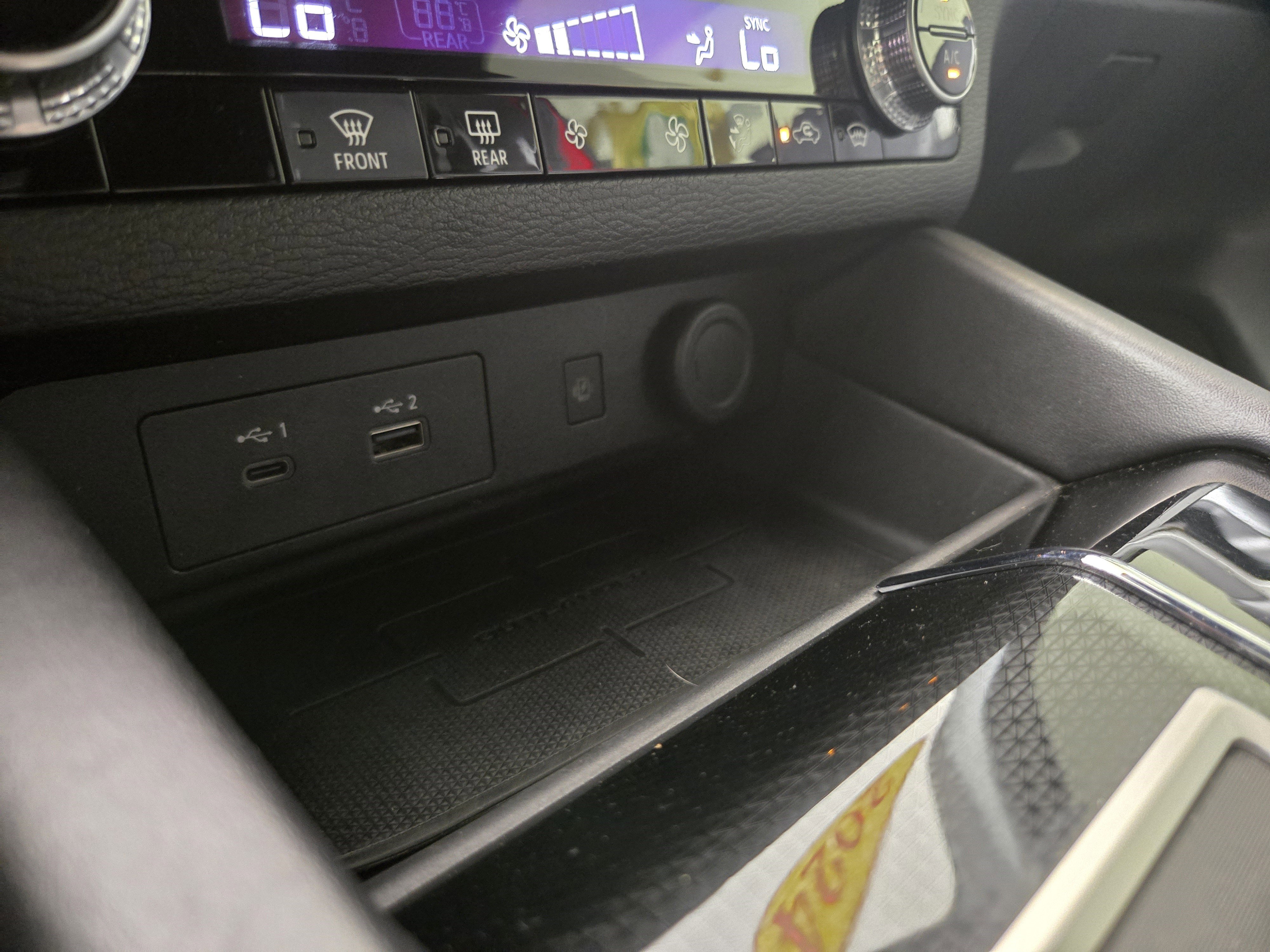 Used 2024 Mitsubishi Outlander SE Black Edition image 28