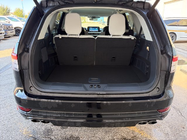 New 2026 Lincoln Aviator AWD w/ Jet Appearance Package image 8