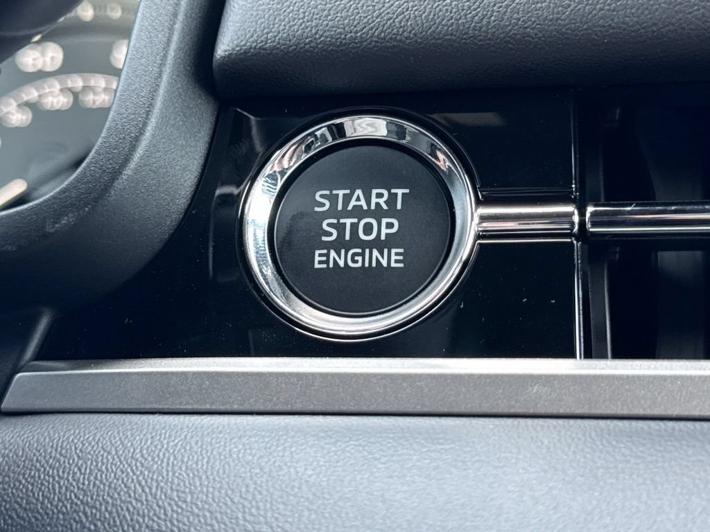 New 2026 Mitsubishi Outlander LE FWD image 17
