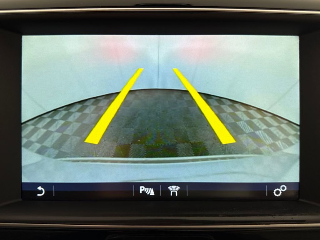 Used 2017 Jaguar F-PACE Prestige image 16