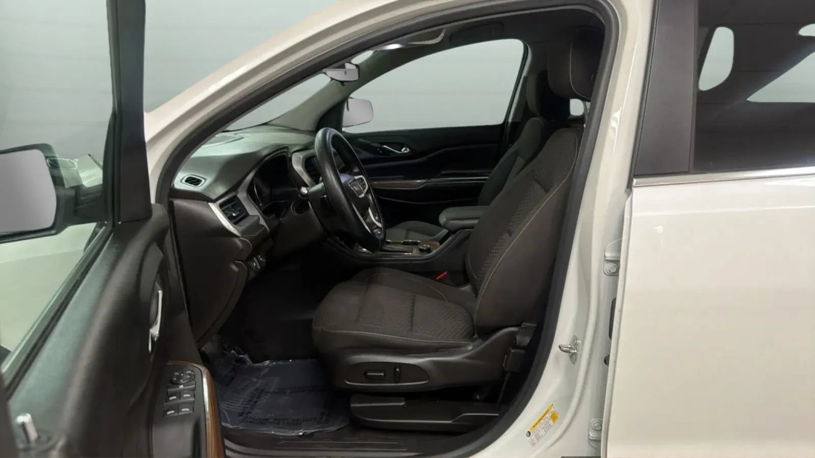 Used 2018 GMC Acadia SLE w/ LPO, Cargo Package FWD image 22