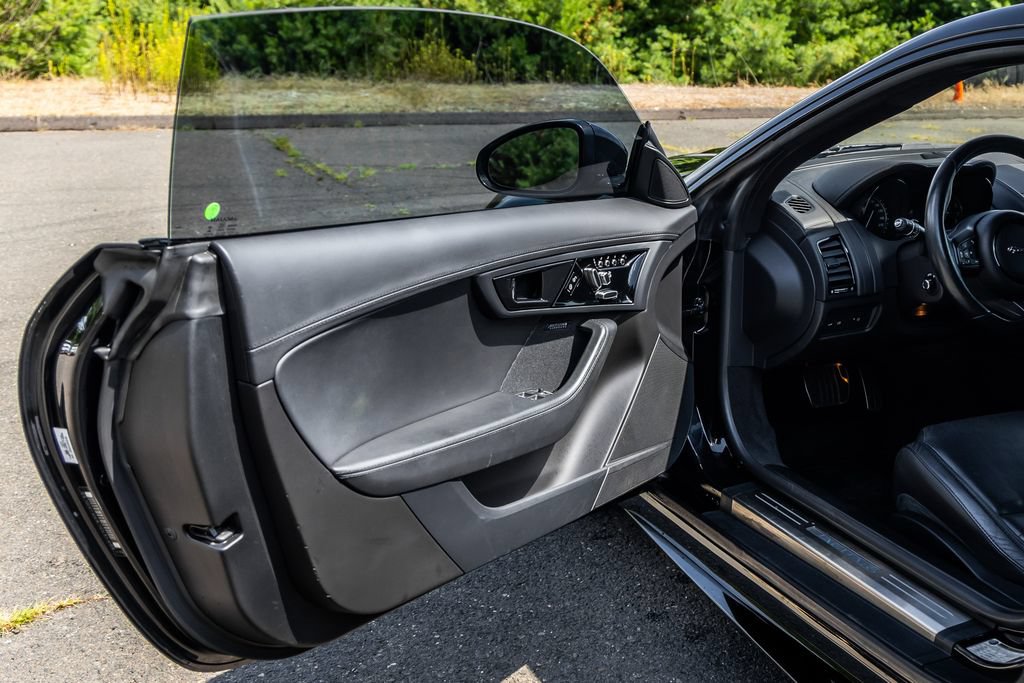 Used 2018 Jaguar F-TYPE R AWD/4WD image 20