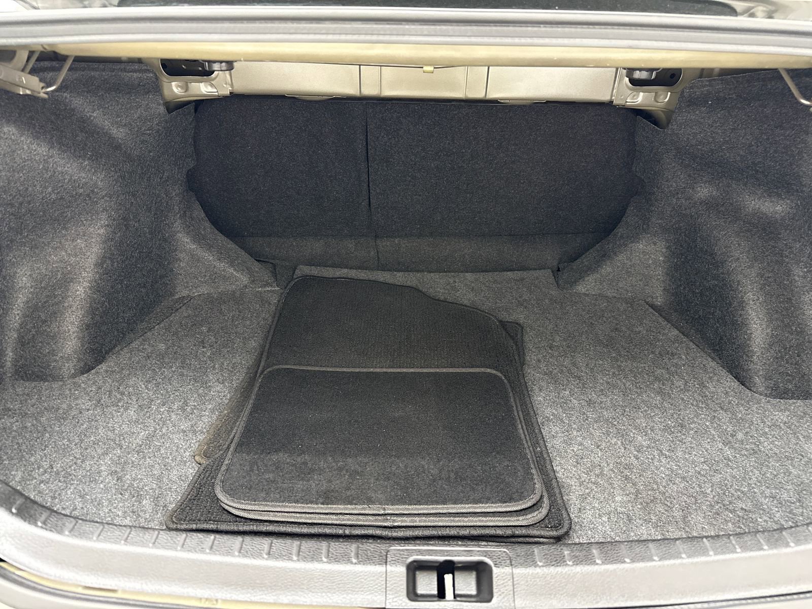 Used 2019 Toyota Corolla LE w/ Carpet Mat Package (TMS) FWD image 45