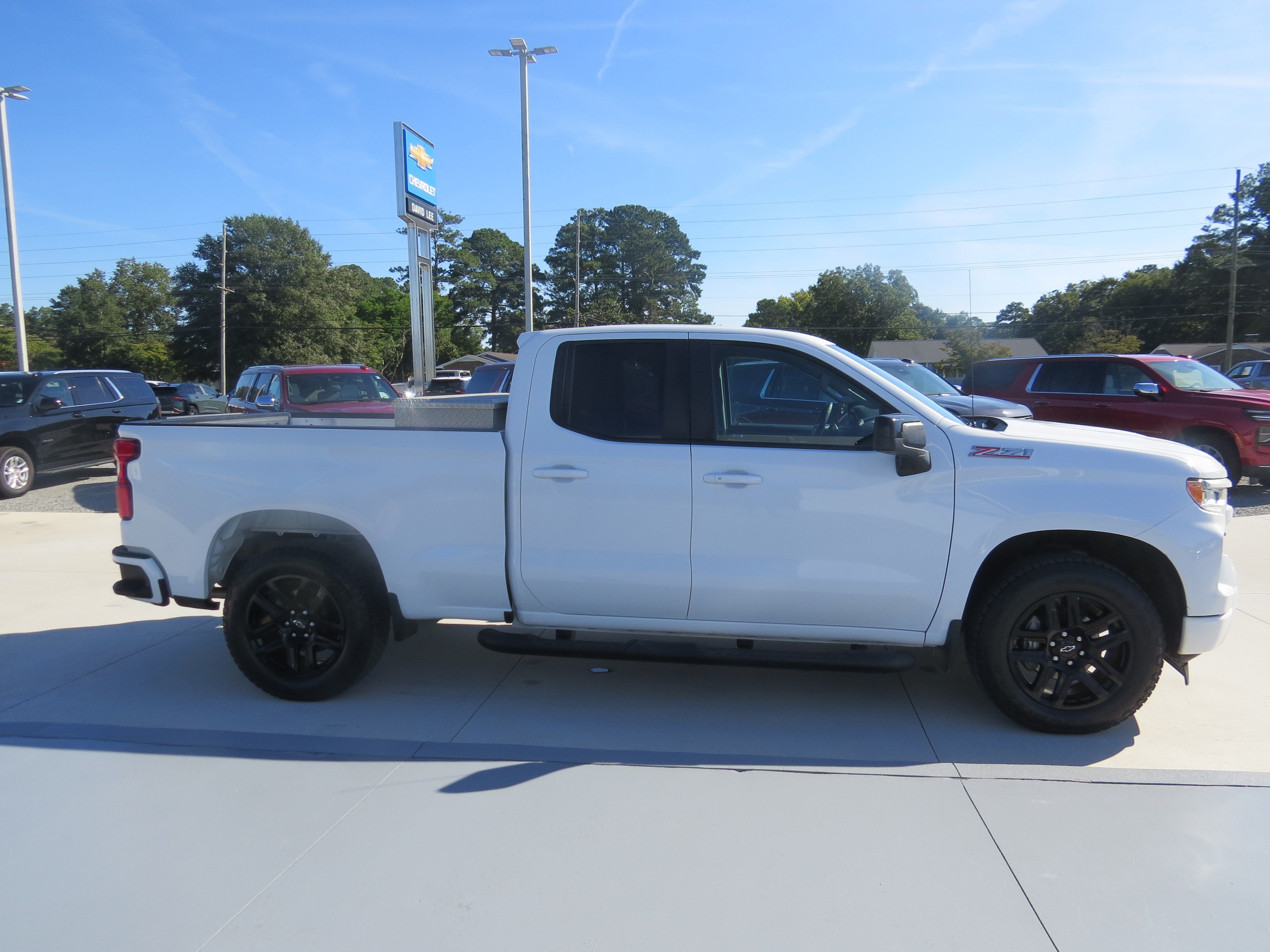 Used 2022 Chevrolet Silverado 1500 RST w/ Convenience Package II AWD/4WD image 4