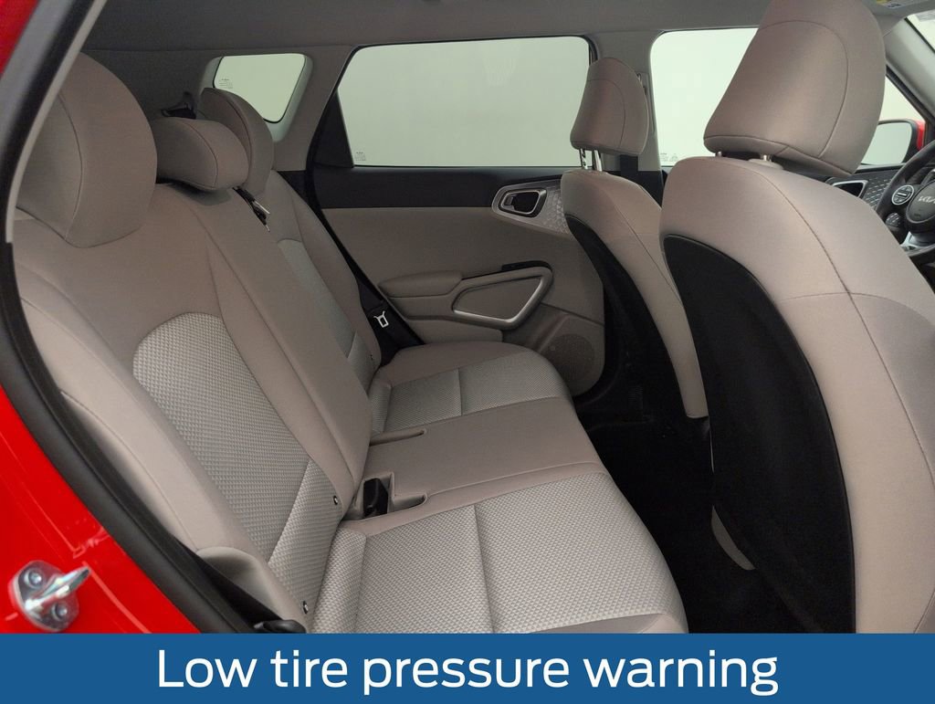 Used 2025 Kia Soul LX w/ LX Technology Package FWD image 16