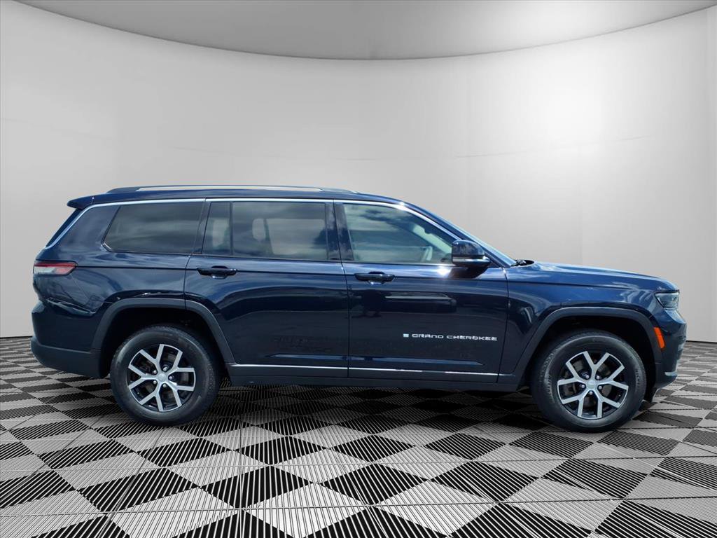 Used 2023 Jeep Grand Cherokee L Limited AWD/4WD image 32