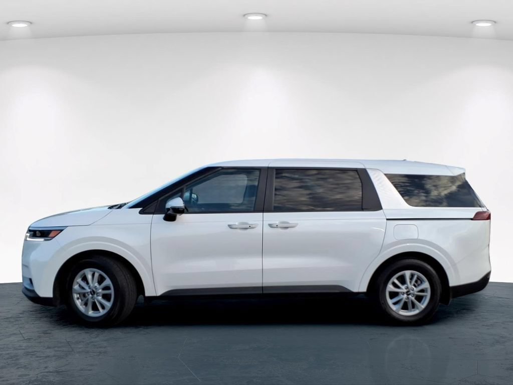 Used 2024 Kia Carnival LX FWD image 16