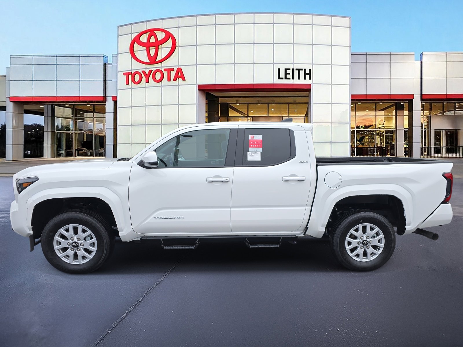 Used 2025 Toyota Tacoma SR5 image 8