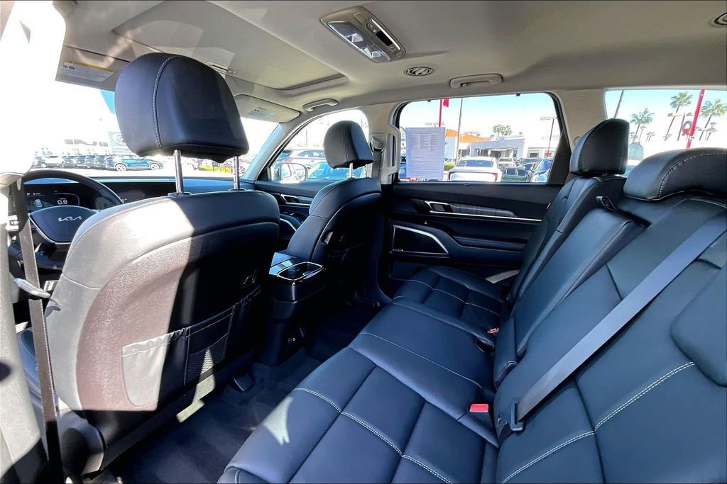 Used 2025 Kia Telluride EX image 16