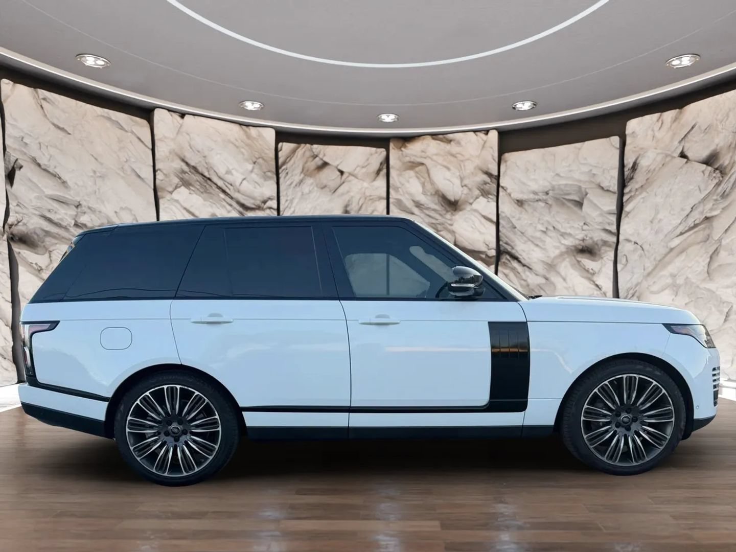 Used 2019 Land Rover Range Rover HSE AWD/4WD image 4