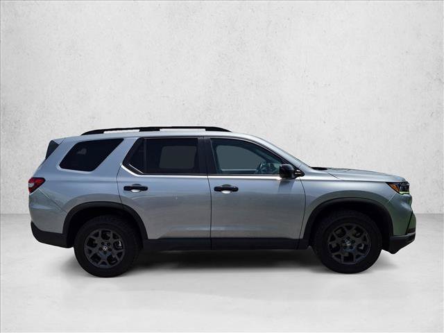 Used 2025 Honda Pilot TrailSport image 4