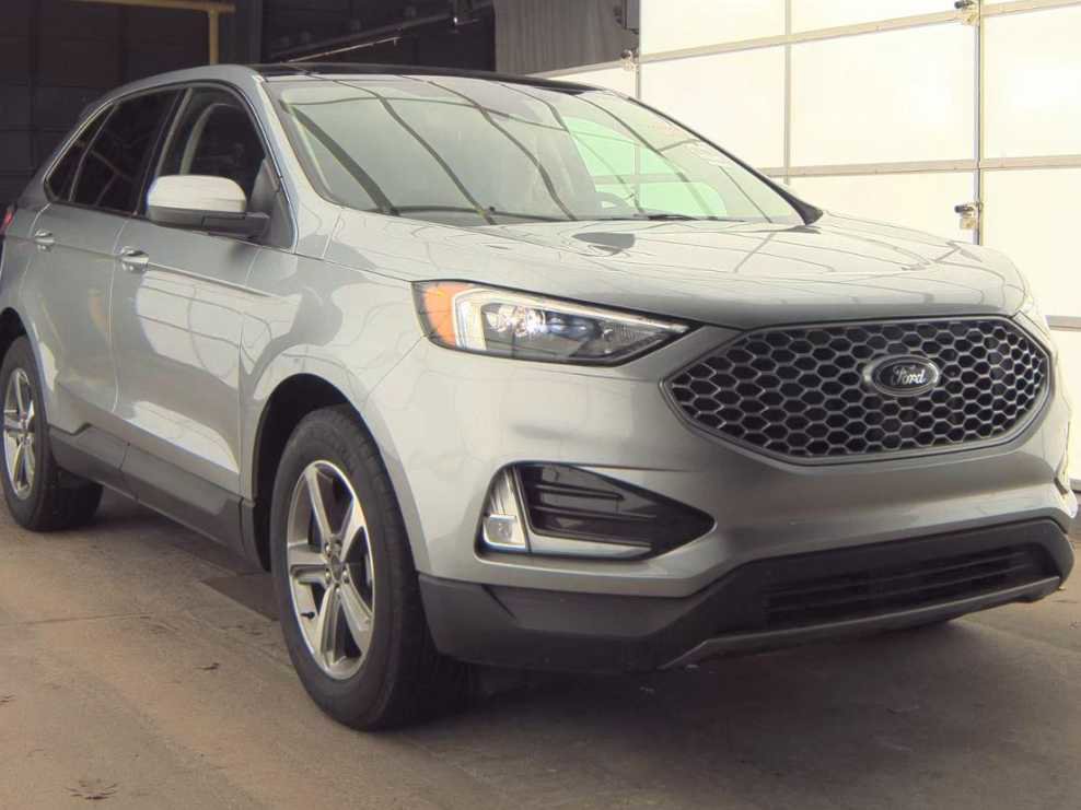 Used 2023 Ford Edge SEL w/ Convenience Package image 3
