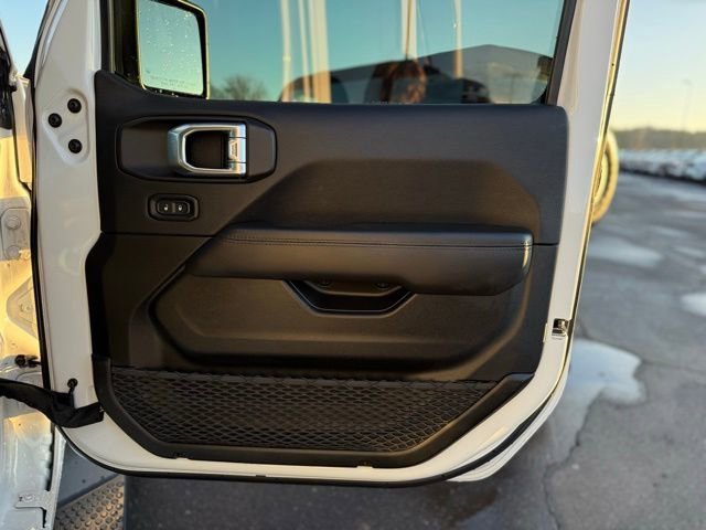 Used 2021 Jeep Wrangler Unlimited Sahara image 16