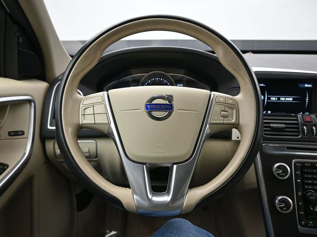 Used 2016 Volvo XC60 T6 w/ Proximity Package image 21