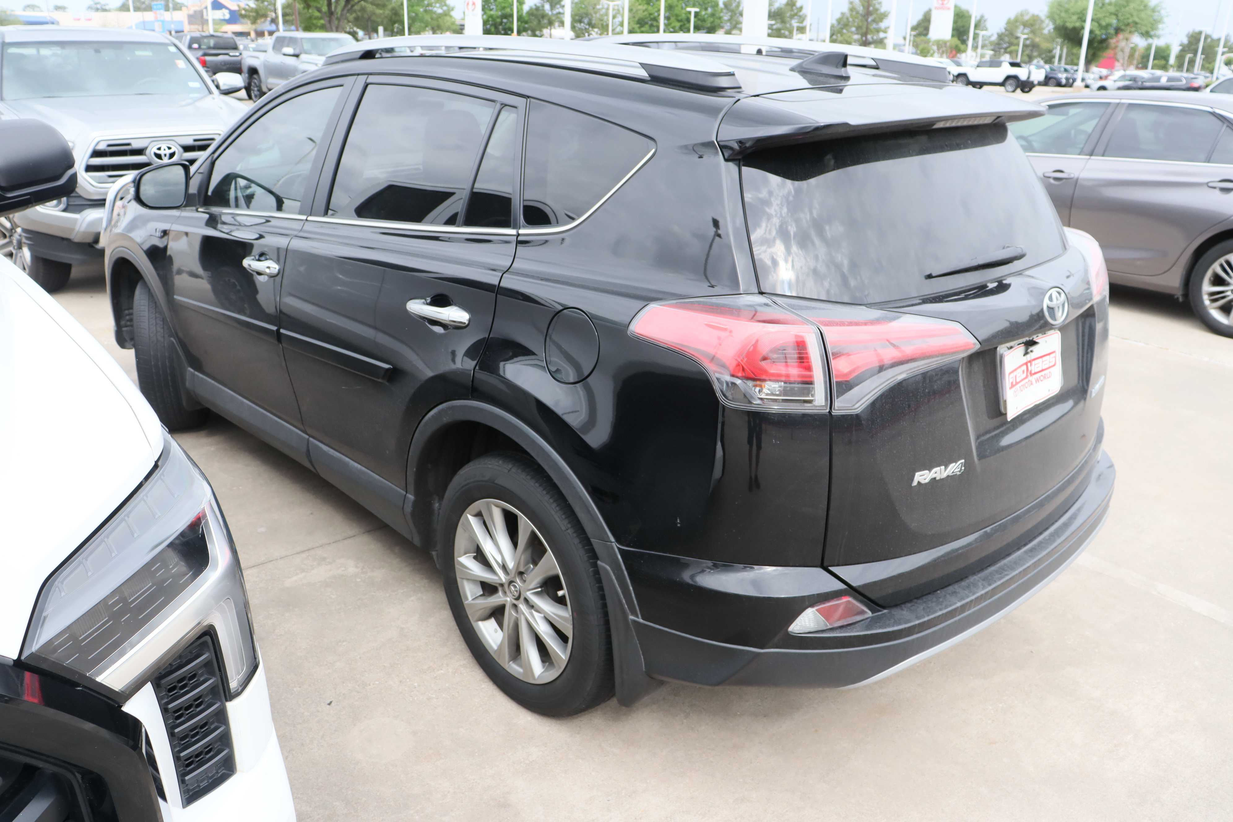 Used 2018 Toyota RAV4 Limited image 5
