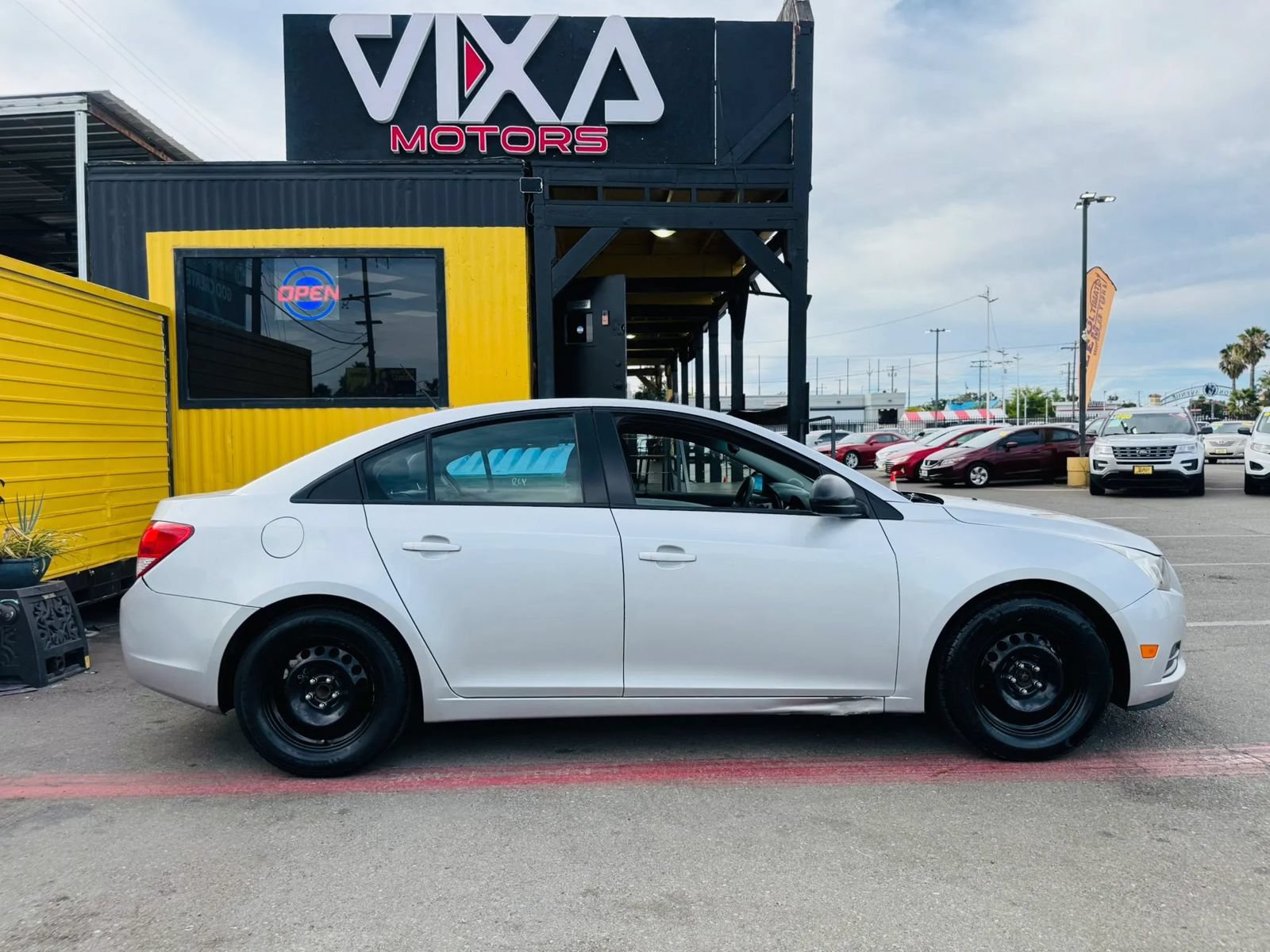 Used 2013 Chevrolet Cruze LS FWD image 4