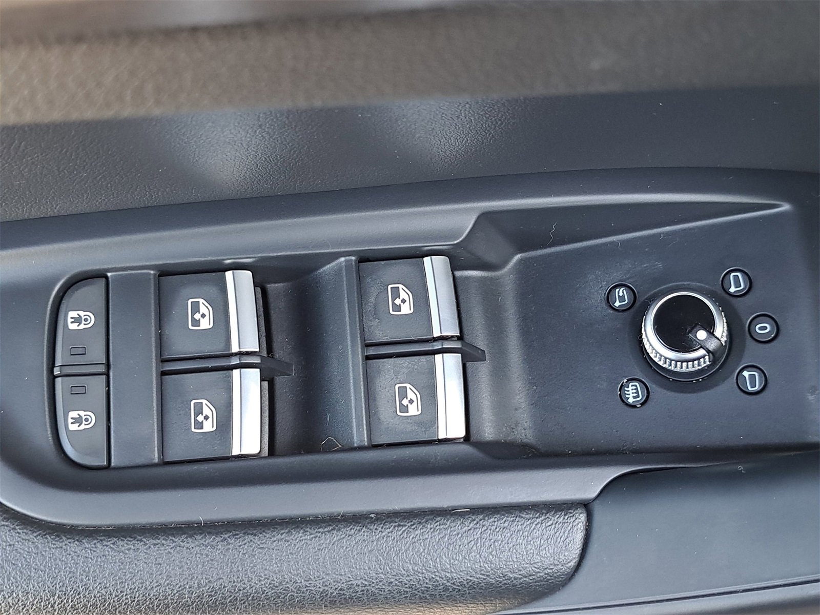 Used 2023 Audi Q5 e Premium w/ Convenience Package image 30