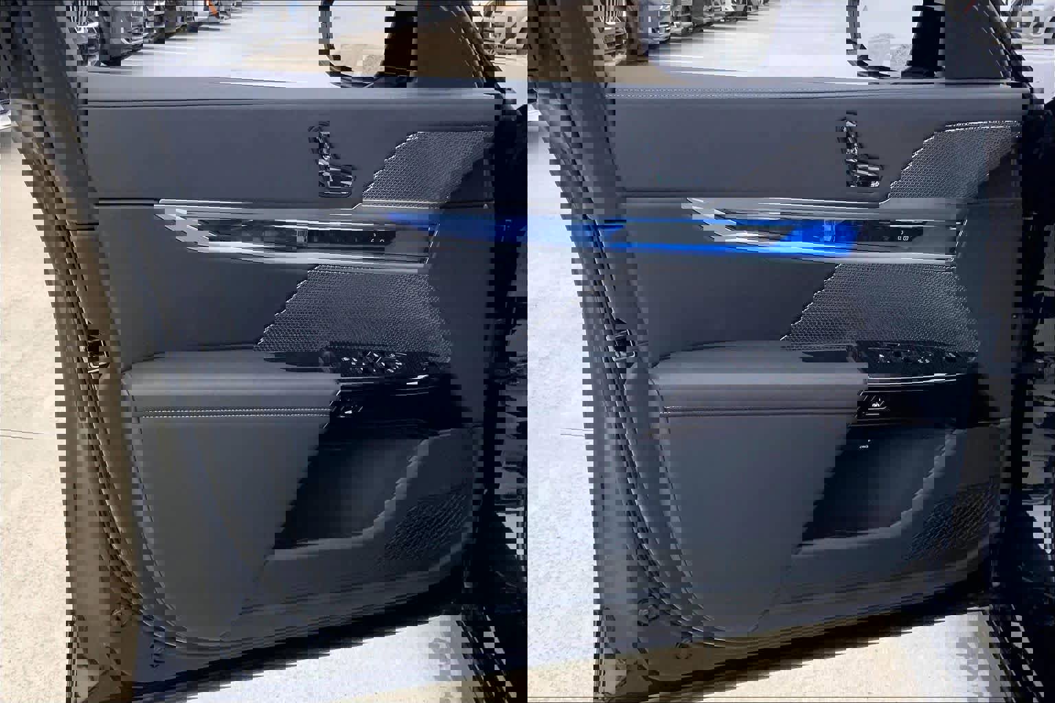 Used 2026 BMW 750e xDrive 750e xDrive w/ Executive Package image 10