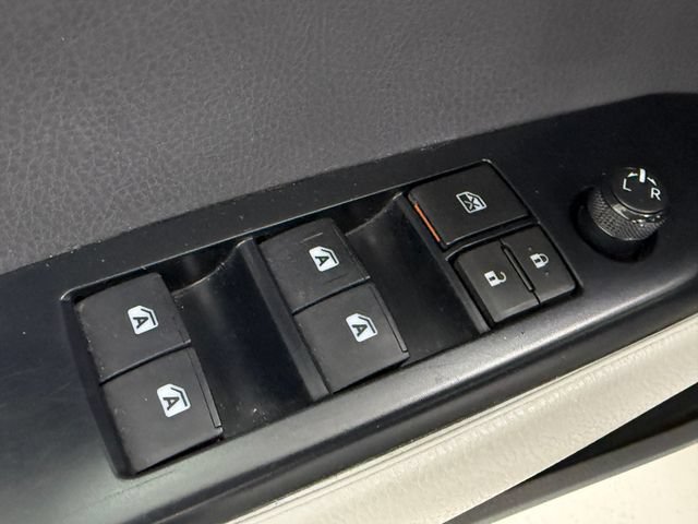 Used 2019 Toyota Camry LE w/ Convenience Package FWD image 27