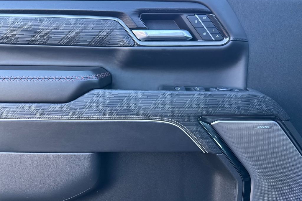 Used 2025 GMC Sierra 2500 AT4X image 11