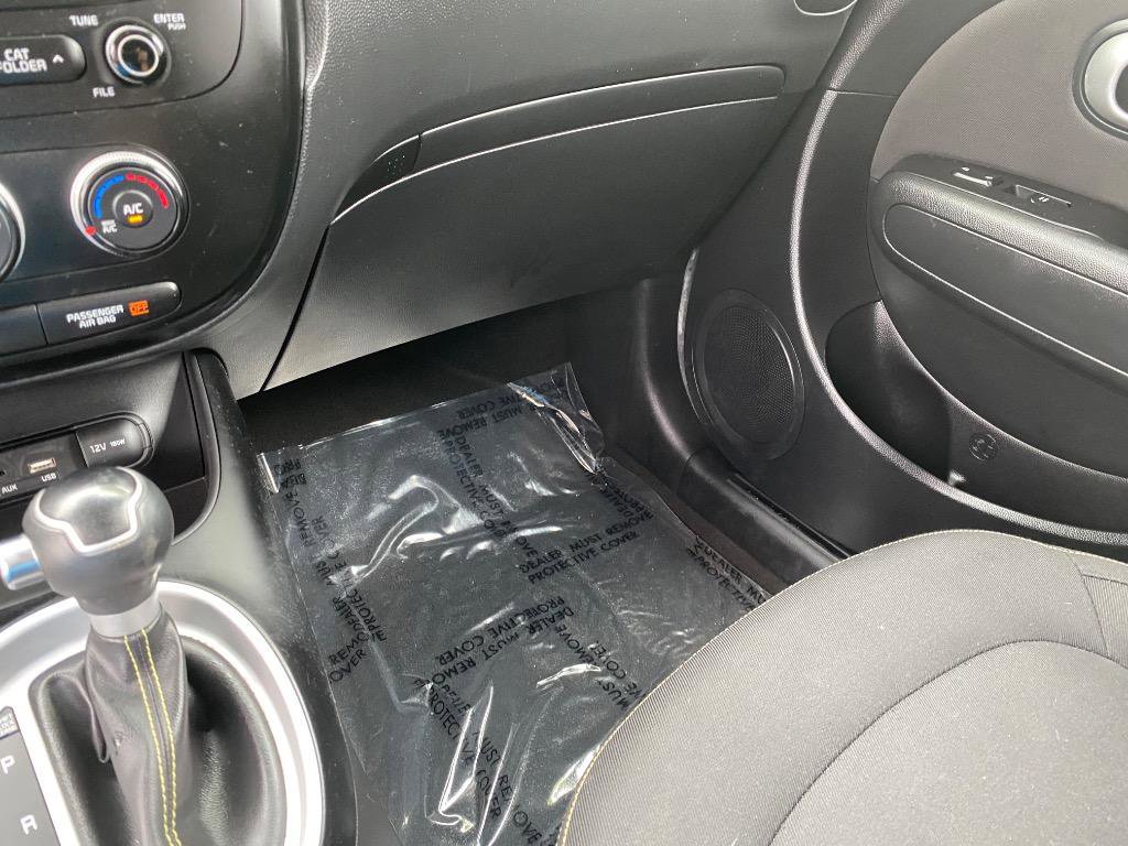 Used 2016 Kia Soul + FWD image 29