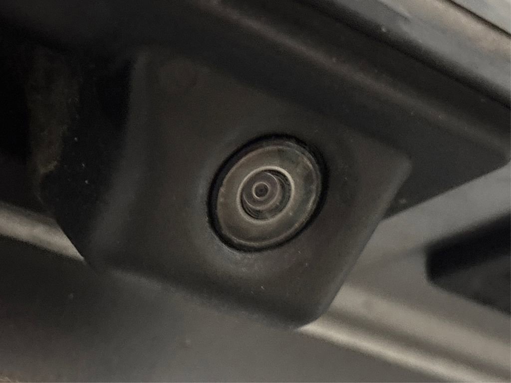 Used 2022 Volkswagen Atlas Cross Sport SE image 17