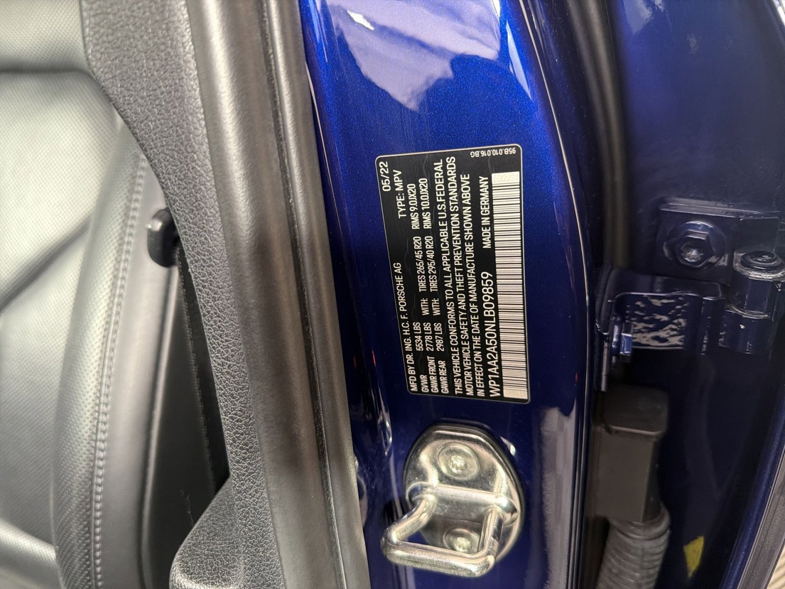 Used 2022 Porsche Macan w/ Premium Package Plus image 29