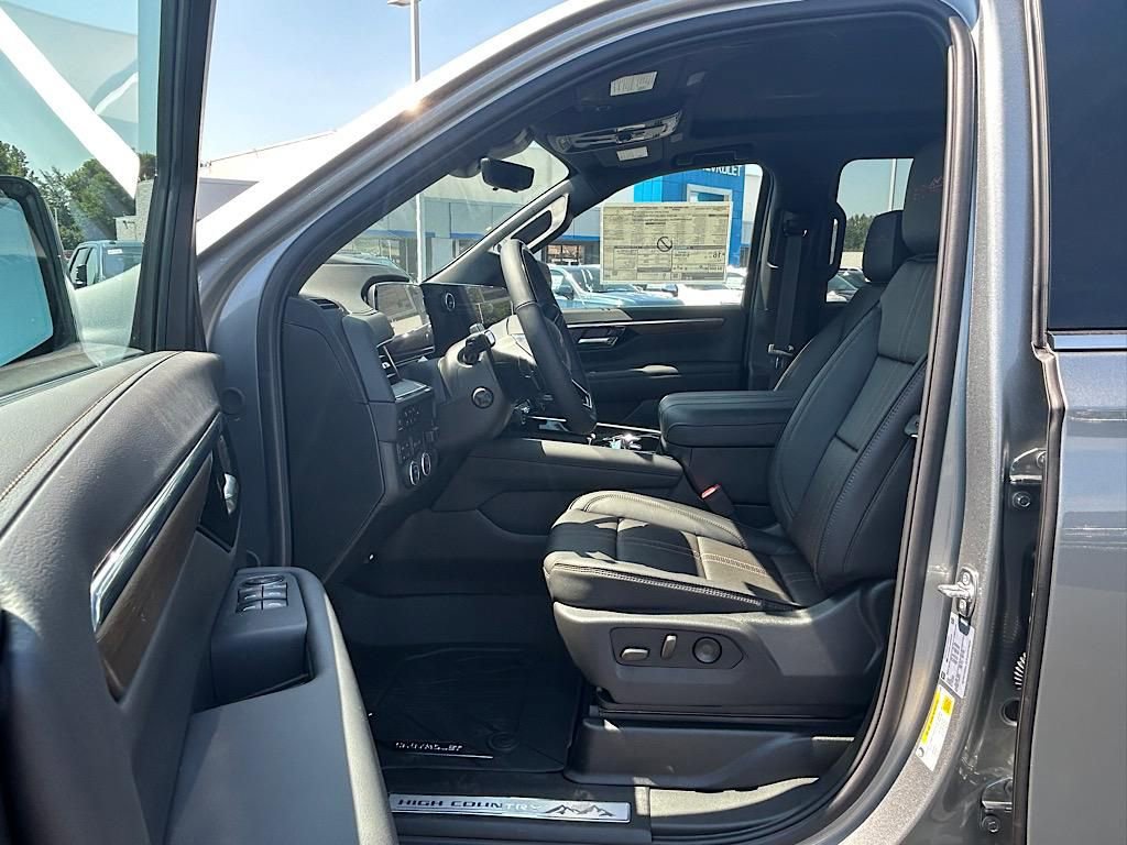 New 2025 Chevrolet Suburban High Country image 13